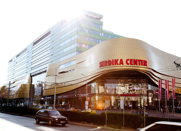 КЗК вече разглежда сделката за Мол Сердика в София