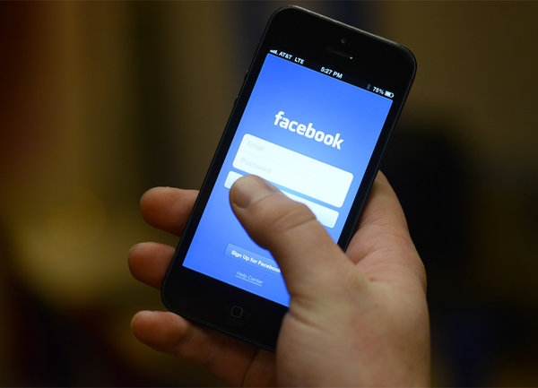 Facebook ще позволи на потребителите да прехвърлят данните си към други платформи