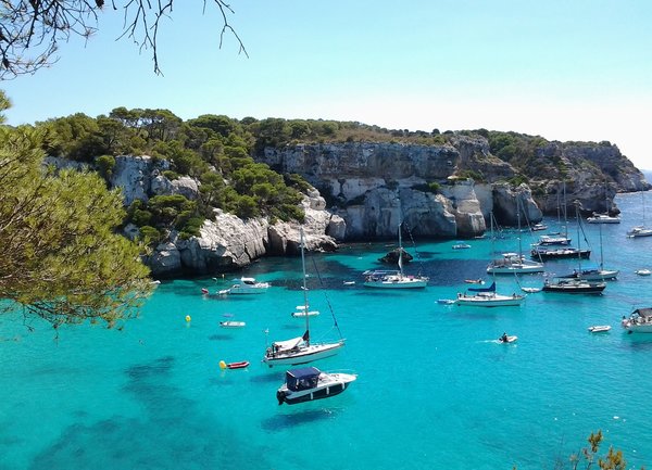 Испанските острови ще бъдат отворени за туристи още преди големите градове