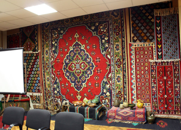 Българска тъкачница в Костадиново изработва килими за „Версай“