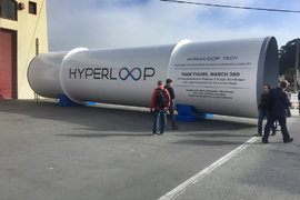 Hyperloop One изгражда транспортна система, която се движи с над 1000 км/ч