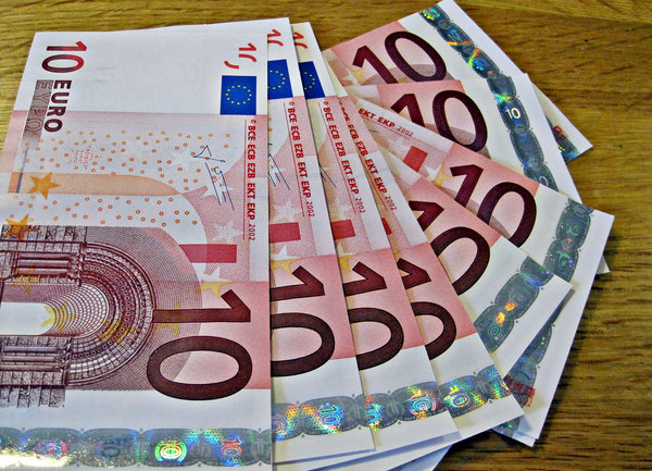 Еврото отслабва спрямо долара в днешната сесия