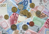 Доларът и еврото бавно се възстановяват