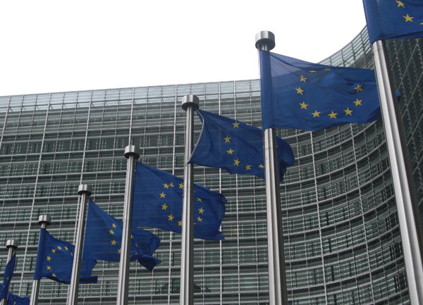 ЕК иска намаляване на таксите при финансови трансакции в ЕС