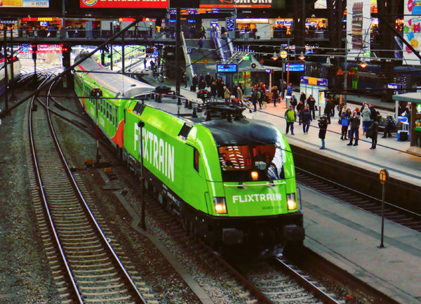 FlixTrain продължава експанзията си в Европа: Моделът на компанията за бързо развитие вече се прилага в сектора на традиционния железопътен транспорт