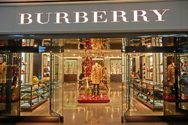 Burberry "прекроява" бизнеса си