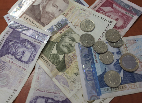 Колко пари са нужни за издръжката на един човек в България?