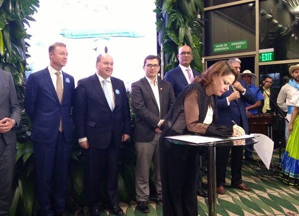 KLM и Коста Рика стартират уникално сътрудничество, за да направят авиацията по-екологична