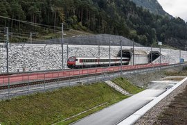Швейцария отваря най-дългия жп тунел в света