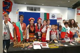 Българчета с десетки медали от състезание по дебати в Хага