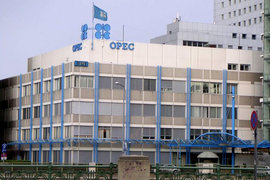 ОПЕК вероятно ще удължи споразумението за намаляване на петролния добив