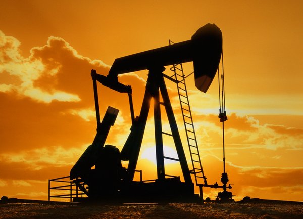 Петролът отбелязва редордни цени- повече от 65 долара за барел