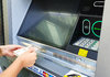 Безконтактно теглене и внасяне на новите банкомати на „Райфайзенбанк”