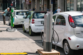 Energy Absolute заменя производството на възобновяема енергия с електрически автомобили