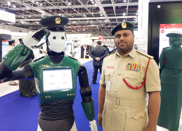 Робот става пазител на реда в Дубай