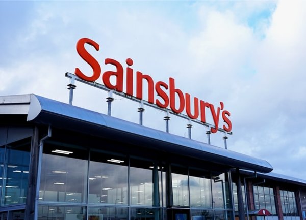 Sainsbury's възнамерява да съкрати стотици мениджърски позиции