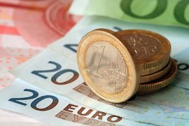 Еврото най-вероятно ще варира в интервала между 01.05 - 01.15 през 2016