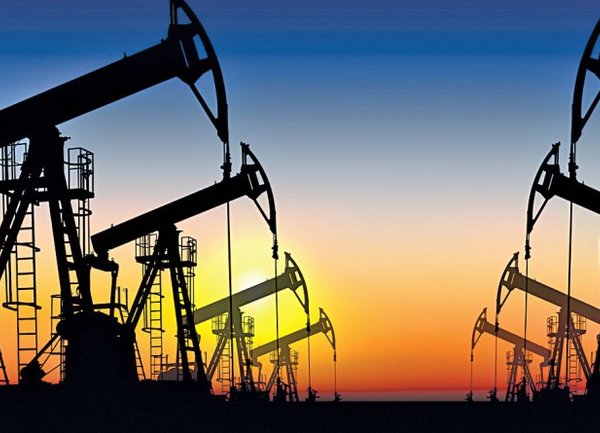 Петролът достига цена от близо 70 долара, а златото- 4-месечен връх