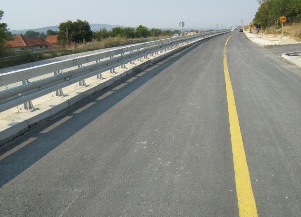 Българска фирма ще се грижи за поддръжката на пътищата в 6 общини в Сърбия