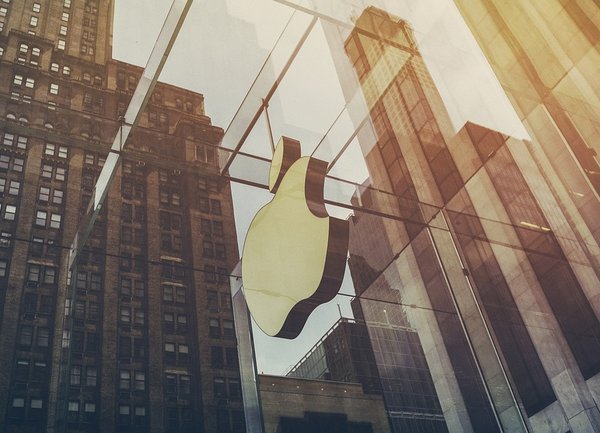 Apple временно затваря три магазина в отговор на Омикрон