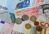 Позициите на еврото и паундът отслабват