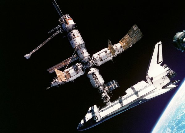 В края на годината Роскосмос ще транспортира до МКС двама японски туристи