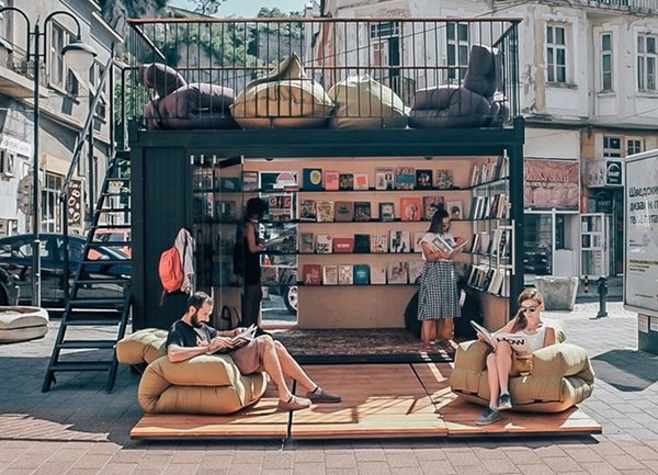 Иновативна улична библиотека разкраси Пловдив