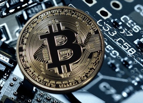 Bitcoin достигна стойност от 9 700 долара