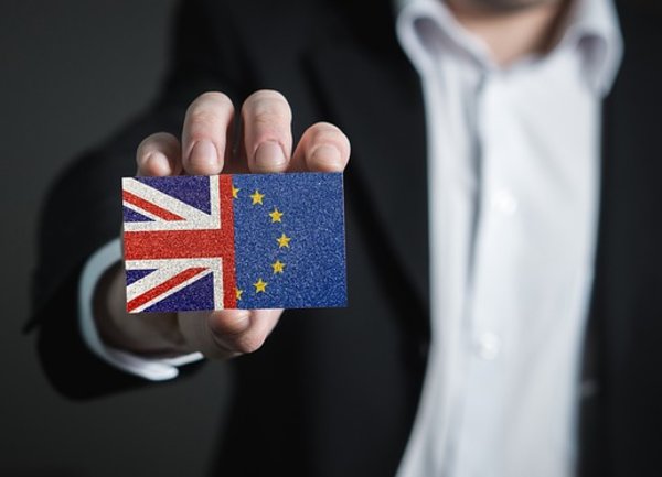 Великобритания облекчава изискванията за търгуване с акции към ЕС