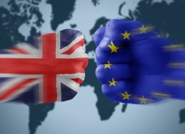 Великобритания не счита за много вероятно Европейският съюз да отнеме бизнеса от Лондон след Brexit