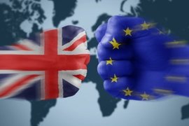 Великобритания не счита за много вероятно Европейският съюз да отнеме бизнеса от Лондон след Brexit