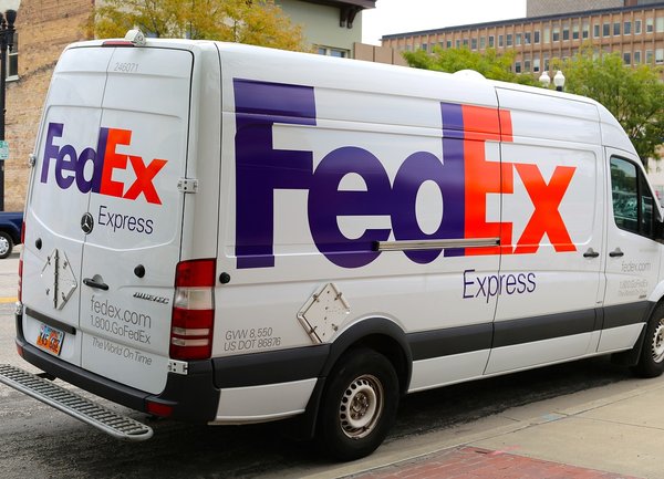 Акциите на FedEx се понижиха с почти 7%