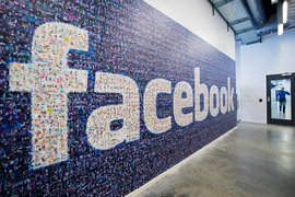 Facebook следи къде сме, за да ни предлага нови приятели