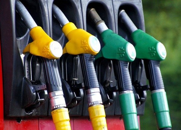 Великобритания планира да забрани продажбите на дизелови и бензинови автомобили от 2030 г.