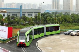 Китай пусна нов автобус, движещ се по виртуални линии (видео)