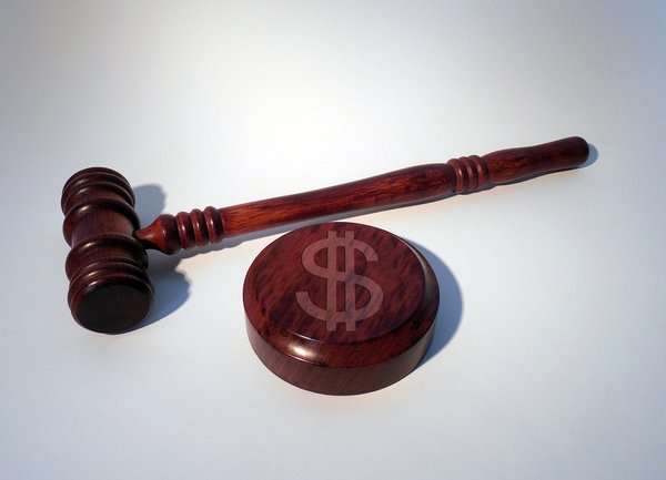 Как да купим имот от публична продан чрез съдебен изпълнител?