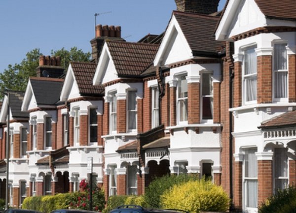 За първи път от 6 години насам цените на британските имоти се понижават