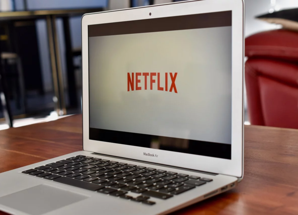 Акциите на Netflix паднаха с 20%