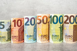 От днес пускат в обращение новите банкноти от 100 и 200 евро