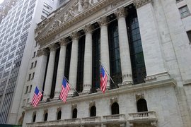 Фючърсите на Dow се повишават, инвеститорите следят зорко състоянието на Тръмп