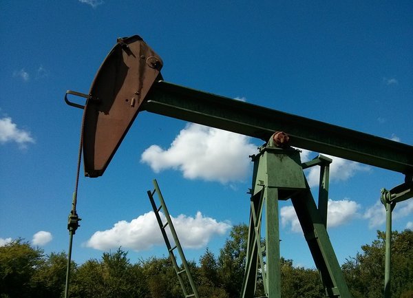 Увеличеният добив на петрол в САЩ доведе до спад в цената му