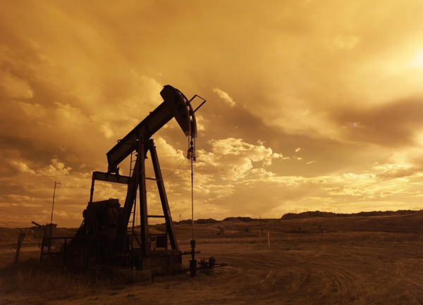Цените на петрола се покачват с ескалиращата криза между Русия и Украйна