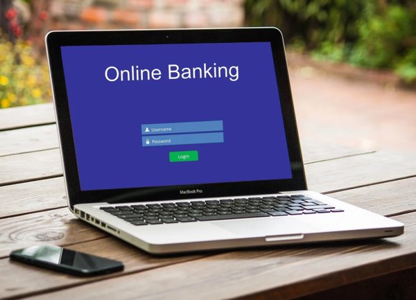 Как да се предпазим при избиране на услуга за мобилно или онлайн банкиране?