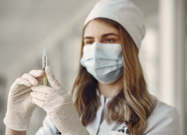 Русия заяви, че ваксината й срещу COVID-19 ще бъде пусната за продажба до края на годината
