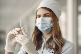 Русия заяви, че ваксината й срещу COVID-19 ще бъде пусната за продажба до края на годината