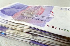 Инфлацията във Великобритания изстреля британския паунд нагоре