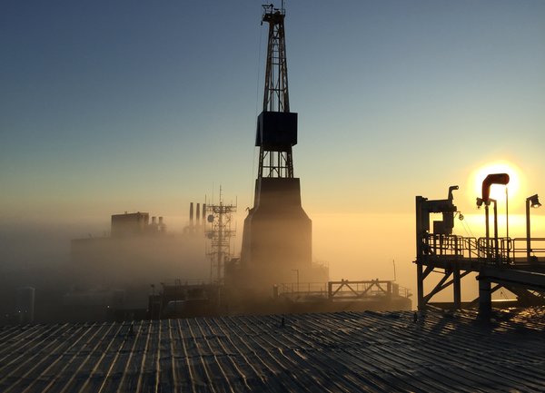 Цената на петрола достигна почти 6-месечен връх