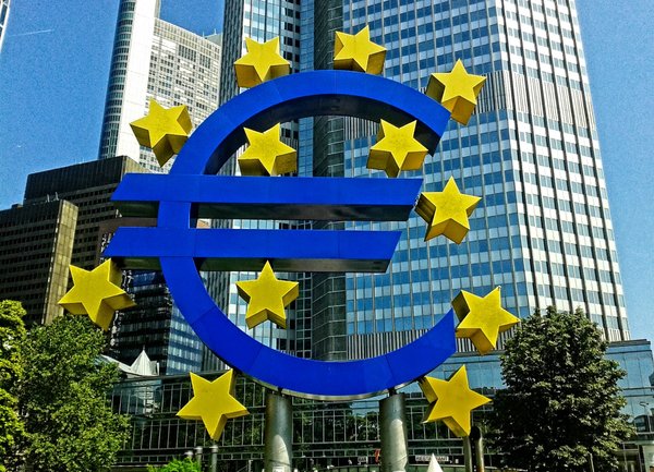 Необслужваните кредити в ЕС продължават да намаляват