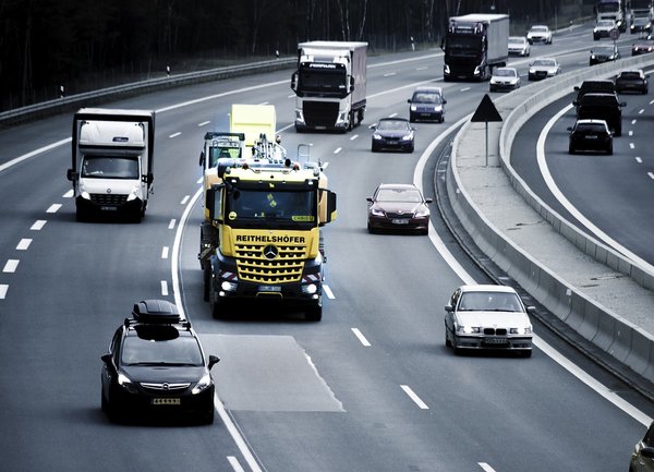 Транспортни гиганти планират да инвестират 593 милиона долара в европейска мрежа за зареждане на камиони
