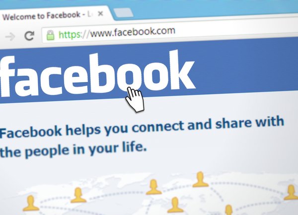 Facebook отлага представянето на "интелигентен говорител"